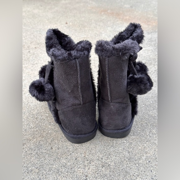 Lucita kids pom pom black slip on boots - Picture 4 of 4